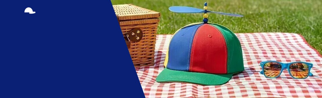 Casquette à hélice multicolore sur nappe de pique-nique